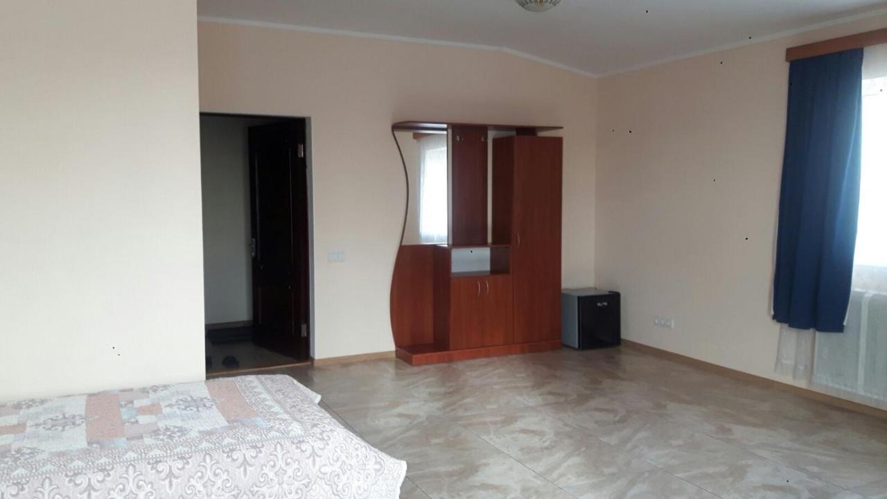 Апартаменты Анна Chernihiv Ngoại thất bức ảnh