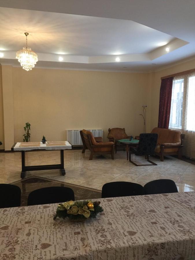 Апартаменты Анна Chernihiv Ngoại thất bức ảnh
